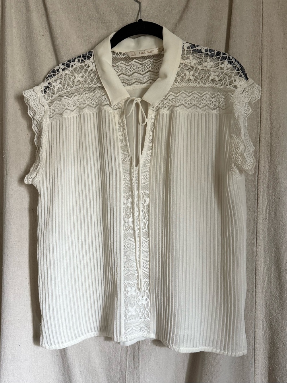 Lovely Cream Lace Yoke Sleeveless Tie-Neck Blouse